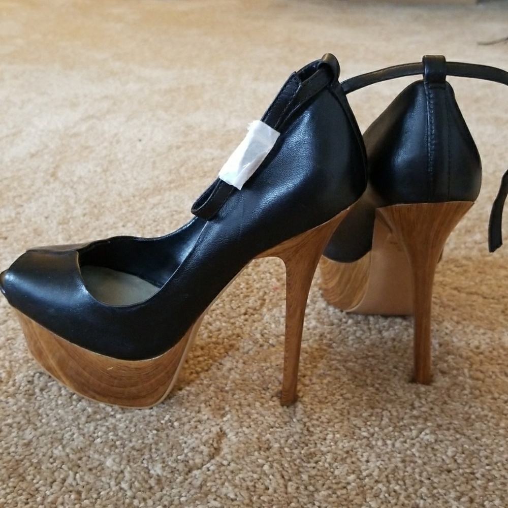 NEW Bakers Black Peep Toe Pump w/ Wood Heel
